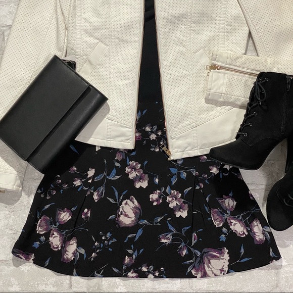 SOLD | Kendall & Kylie Lightweight Floral Skirt EUC - Picture 10 of 16